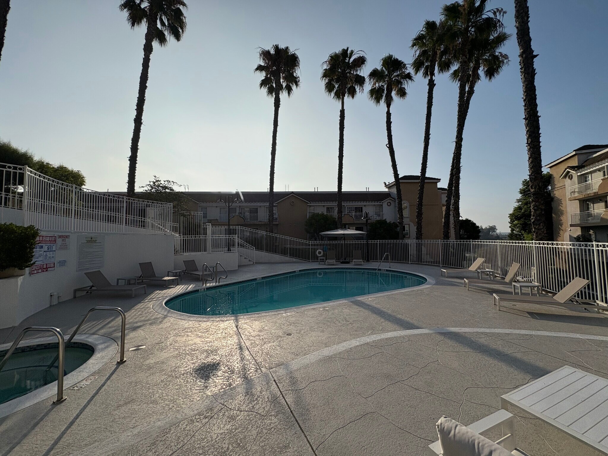 Pool and Spa Close-up - 4750 Templeton St