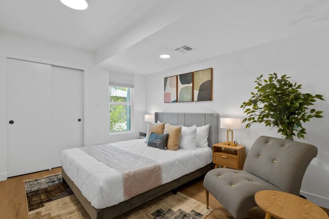 Building Photo - 4641 N 8th Pl