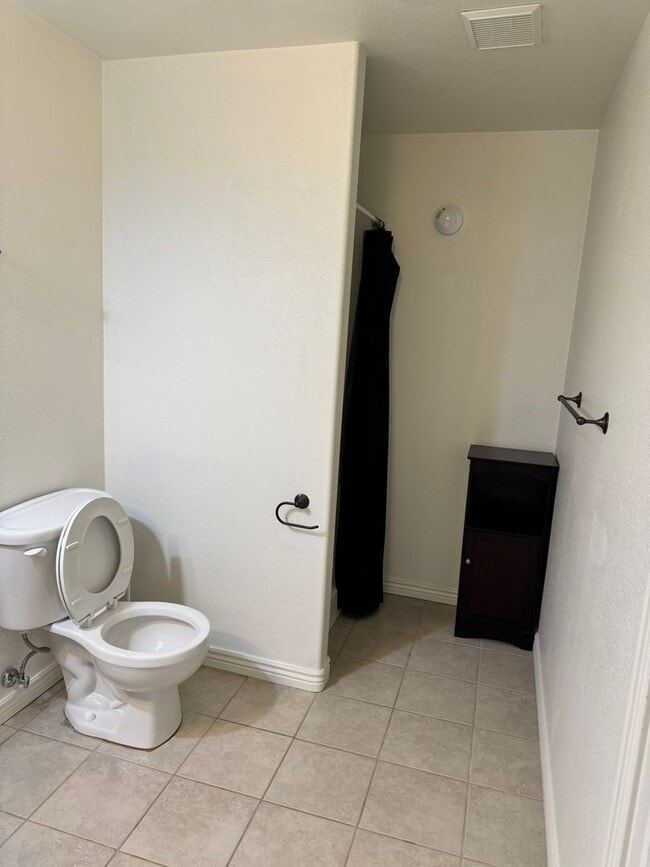 Building Photo - 1613 Summerset Dr