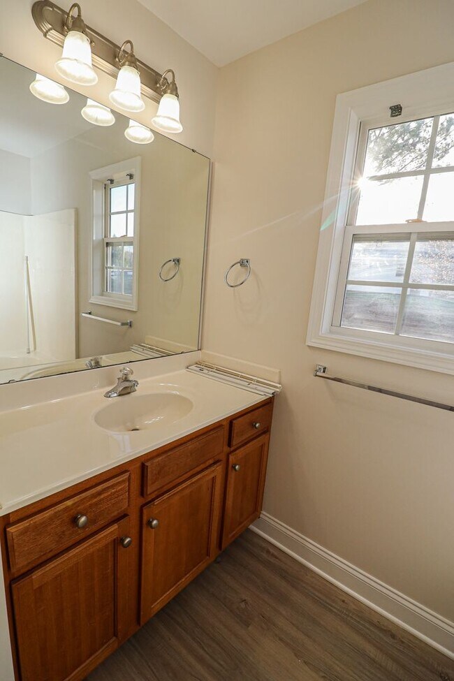 Building Photo - (Coming Soon) Charming 3 Bedroom Ranch in ...