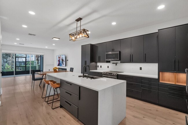 Building Photo - 2170 Stockton Dr