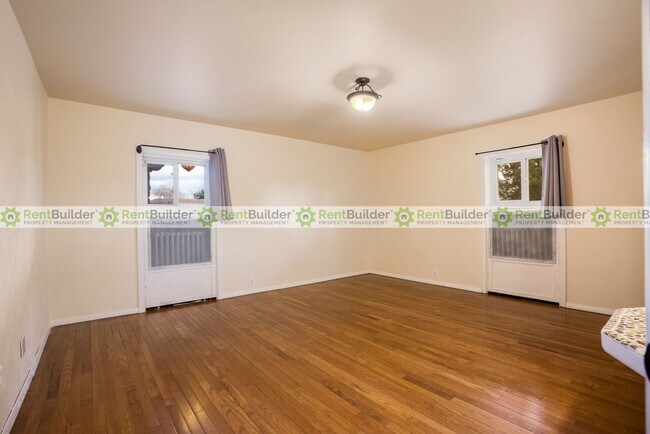 Building Photo - 1301 Alvarado Dr NE