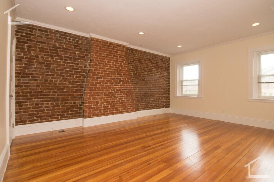Building Photo - 1616 Beacon St