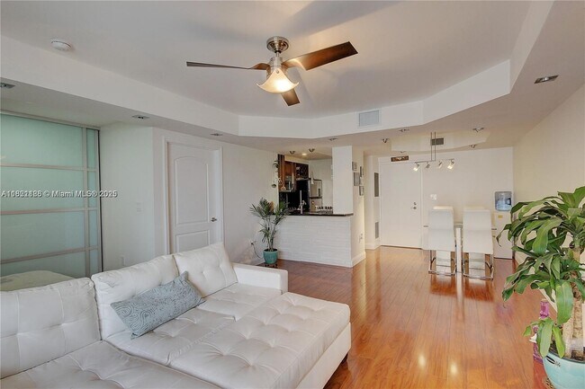 Primary Photo - 800 West Ave
