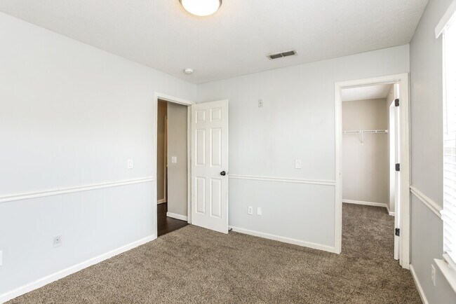 Building Photo - 12005 Gatwick View Dr