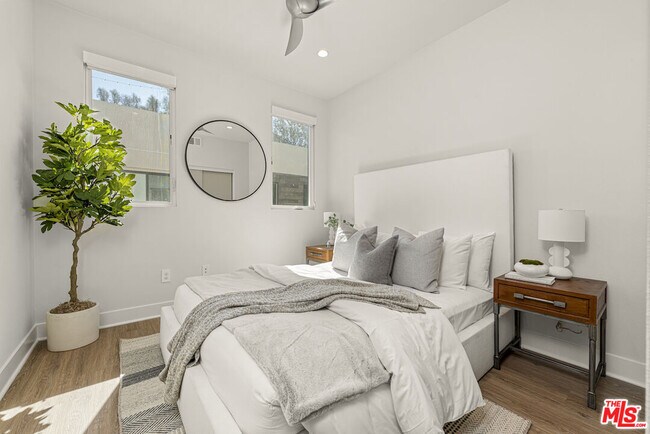 Building Photo - 2111 N Cahuenga Blvd