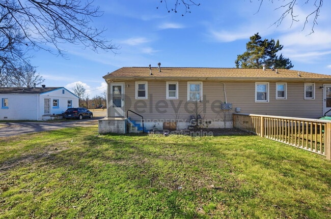 Building Photo - 319 Britton St