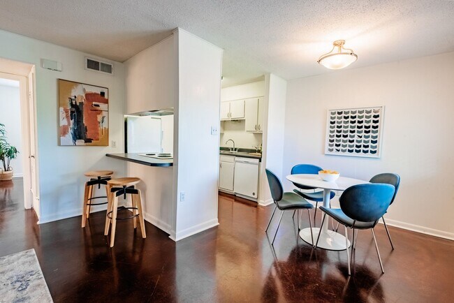 Building Photo - 3914 Ave D Ave