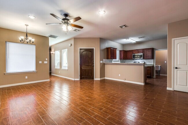 Building Photo - Home For Rent - Beautiful Single Story Hom...