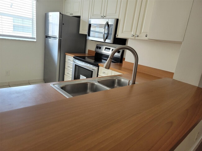 Building Photo - 12255 Royal Palm Blvd