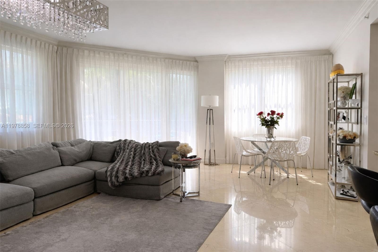 Building Photo - 20000 E Country Club Dr