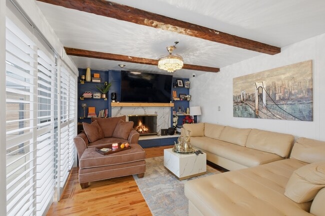 Building Photo - 9728 S Tripp Ave