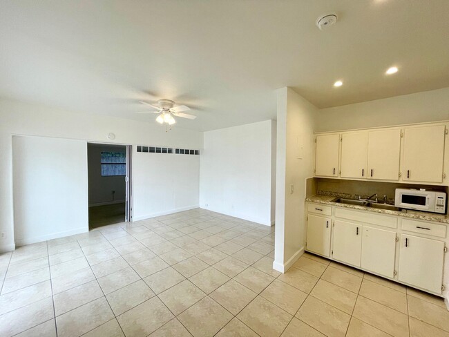 Building Photo - 320 SW 21st St