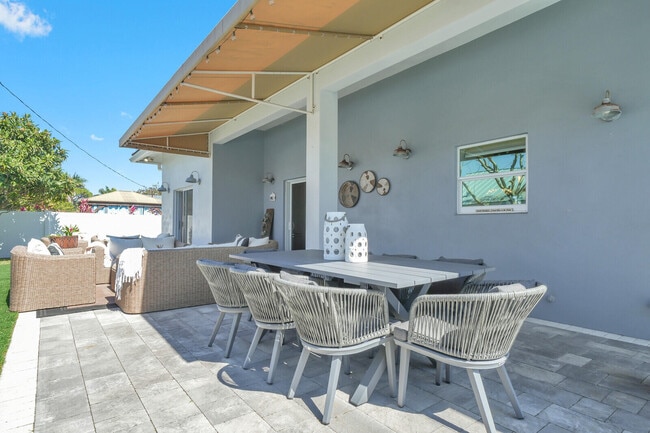 Building Photo - 875 SE 13th Ave