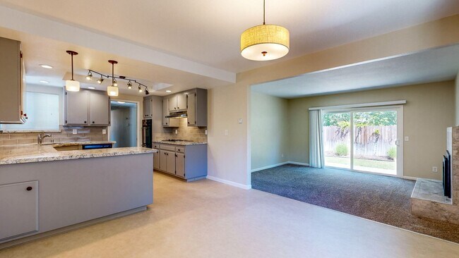 Building Photo - Rincon Valley Single Level, Landscaper Included!