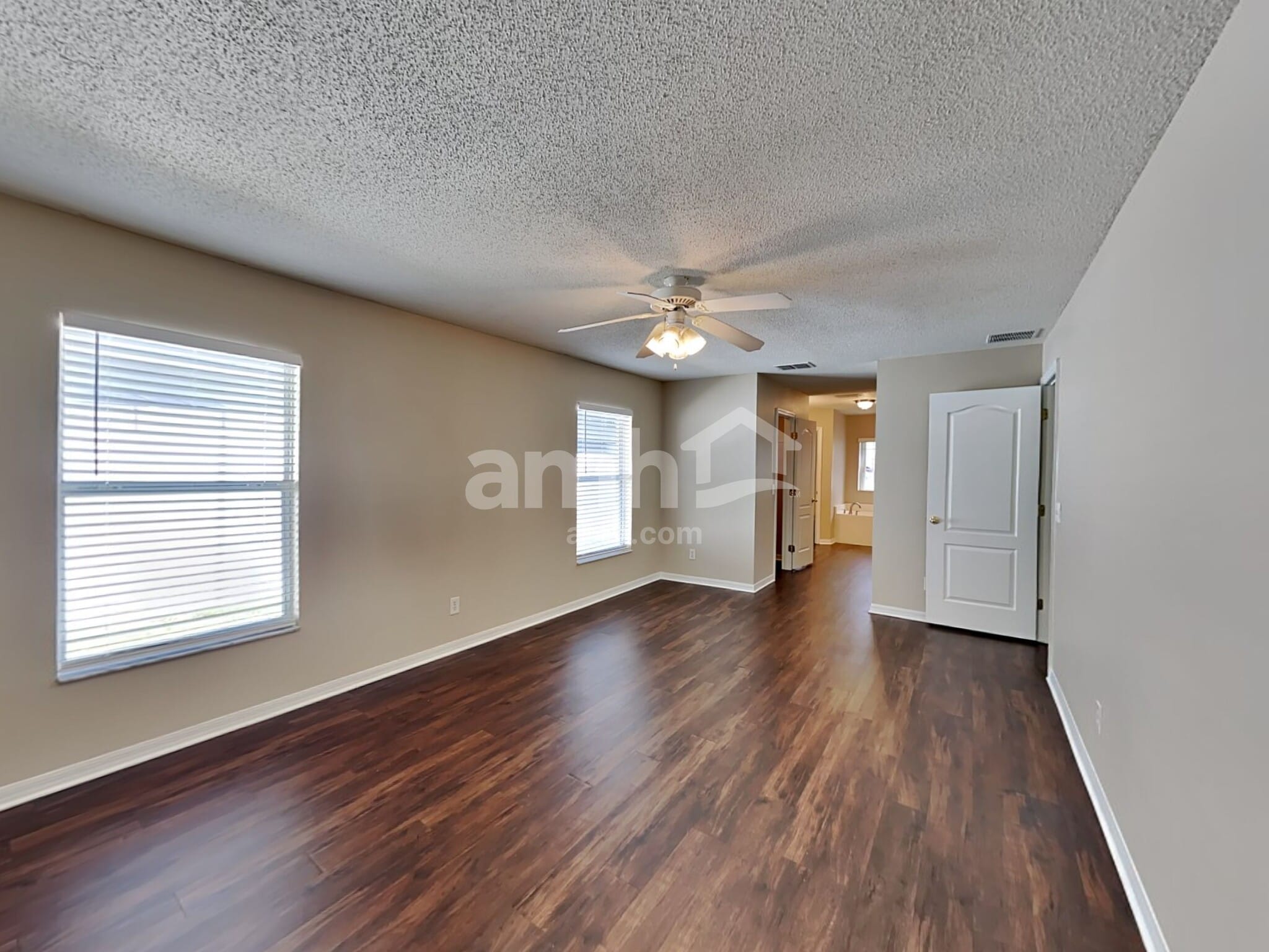 Building Photo - 1913 Southern Oak Loop