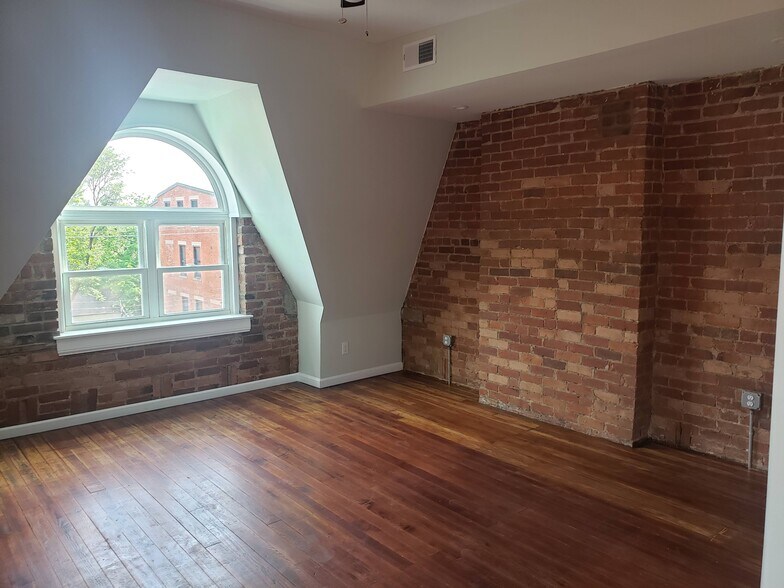 Bedroom - 836 York St