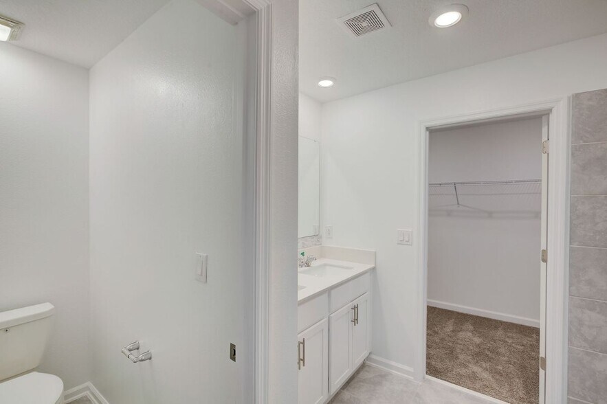 Building Photo - 633 Trotters Dr