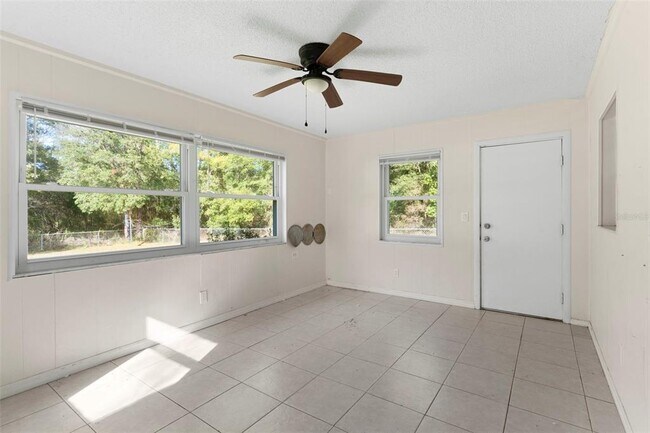 Building Photo - 20639 SW Rainbow Lakes Blvd