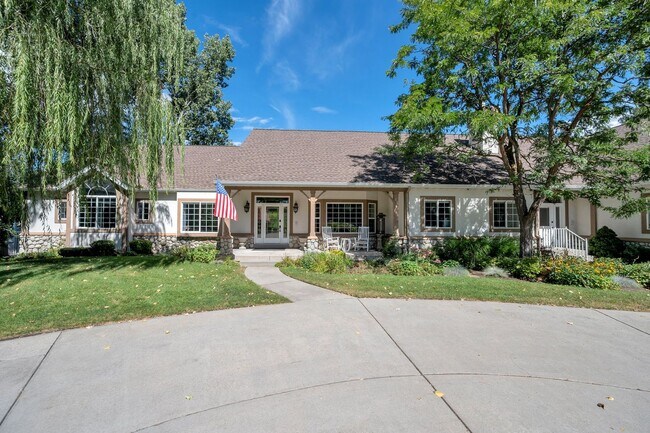 Building Photo - Immaculate Home for rent in gated cul-de-sac!