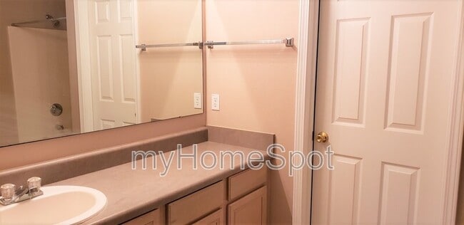 Building Photo - 2488 Gulf Breeze Ave