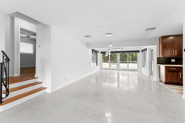 Building Photo - 999 NW 3rd Ave