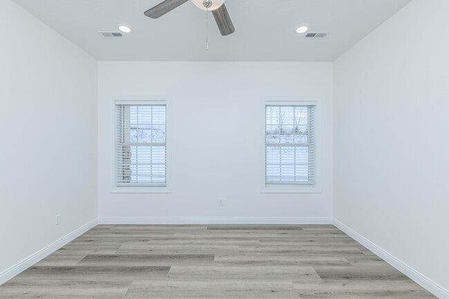 Building Photo - 1738 Bunker Loop