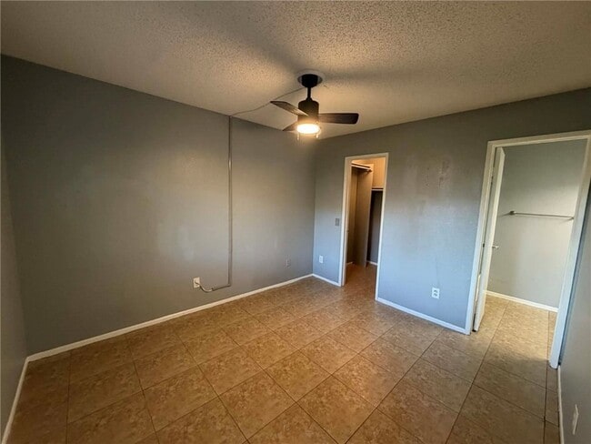 Building Photo - 3736 Oak Creek Dr