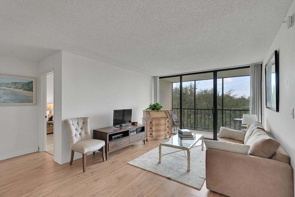 Building Photo - 7835 Lakeside Blvd