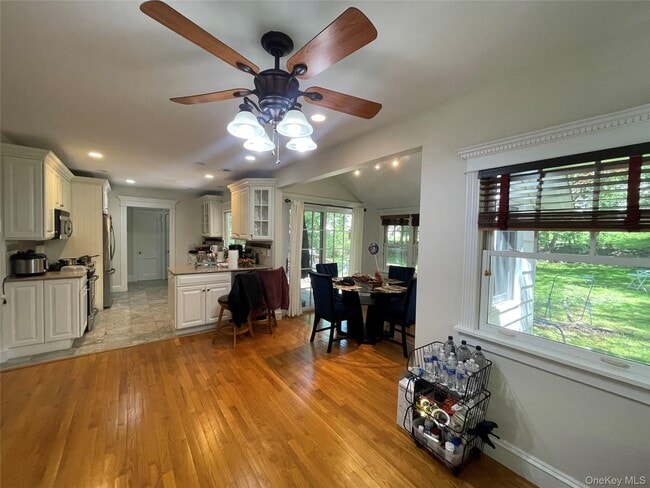 Building Photo - 38 Gedney Park Dr