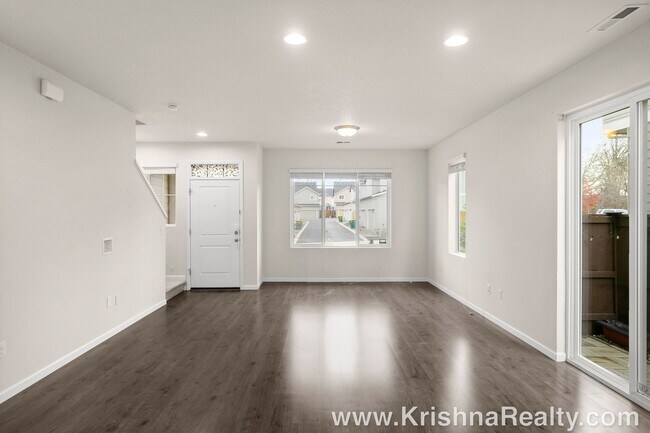 Building Photo - 7263 NW 165th Ave