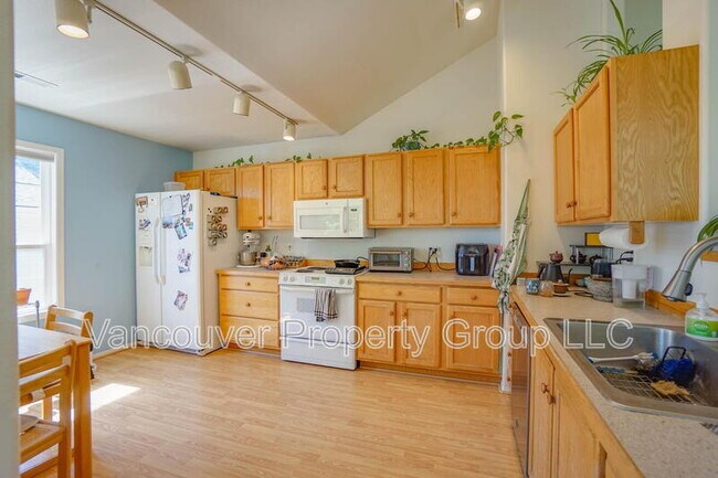 Building Photo - 13210 SE 7th St