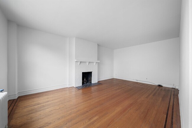 Building Photo - 100 E Palisade Ave