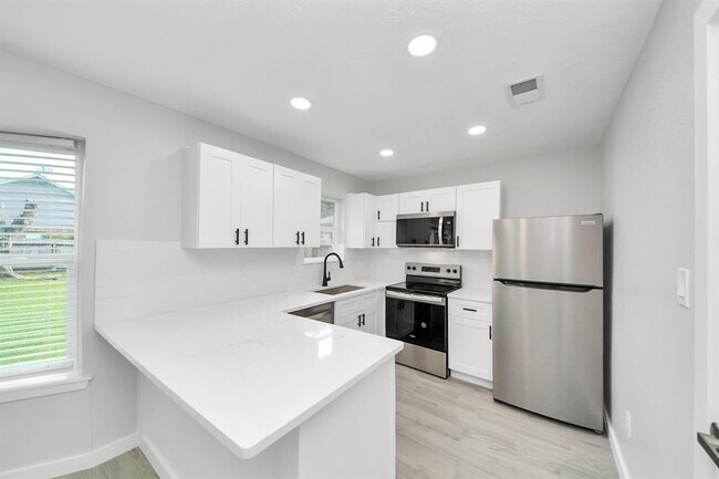 Building Photo - 13506 Cologne Dr