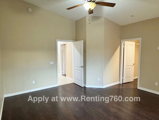 Building Photo - Gorgeous & Spacious 4 Bed Home