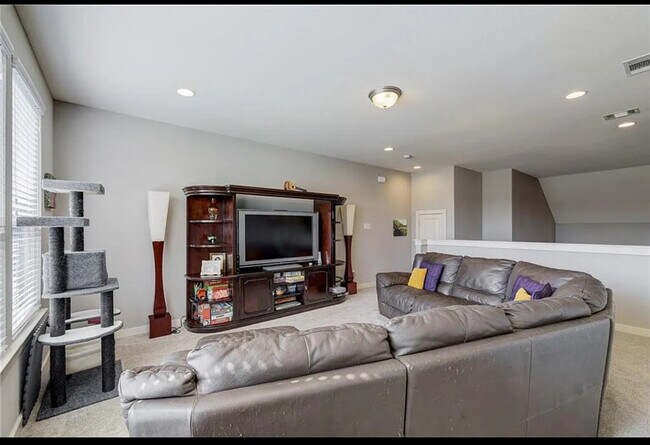 Building Photo - 104 Garner Park Cove