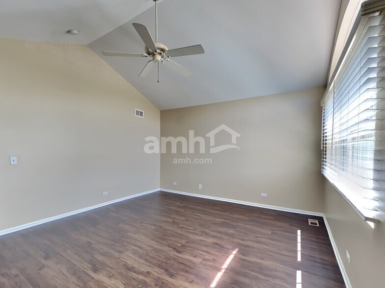 Building Photo - 953 Mesa Dr