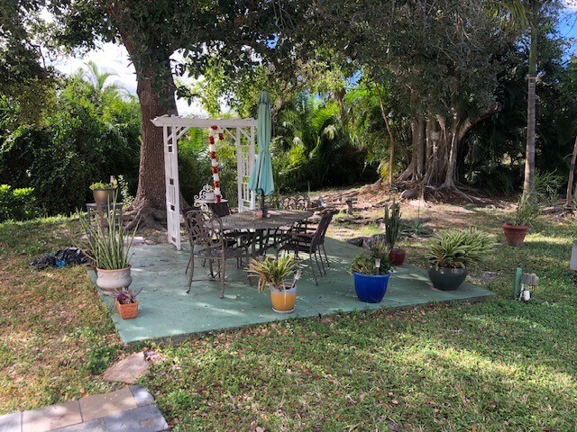 Building Photo - 922 Courting Ln