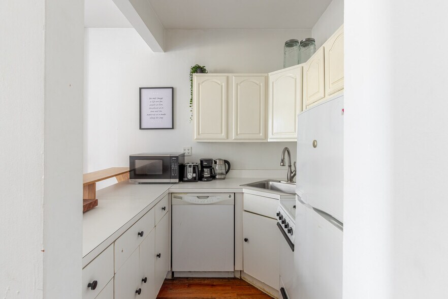 Building Photo - 765 Washington St