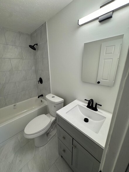 Building Photo - 6605 Vandre Ave