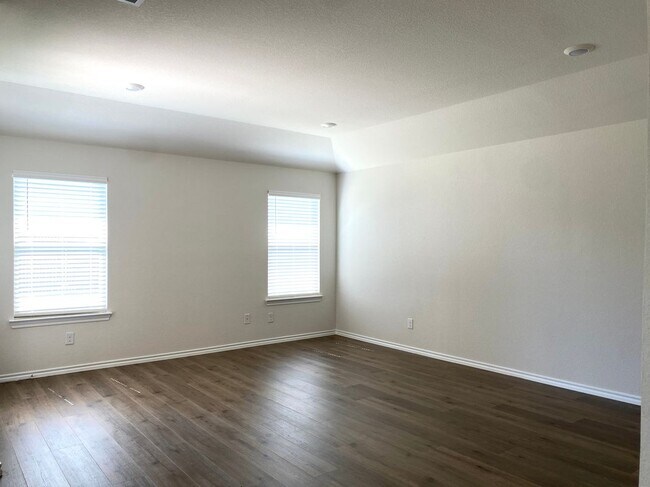 Building Photo - 5111 Knob Hl Dr