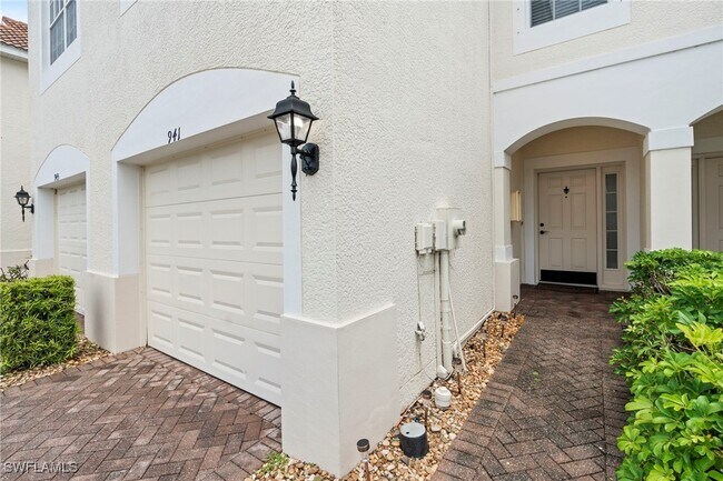 Building Photo - 941 Hampton Cir