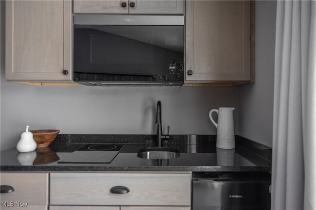 Building Photo - 4226 Broadview Rd