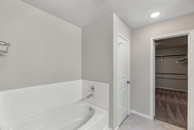 Building Photo - 29243 Jacobs River Dr