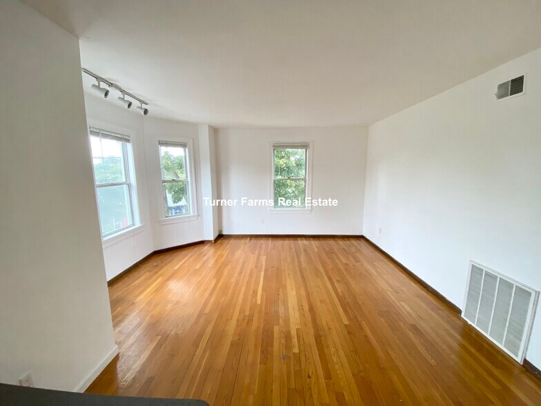 Building Photo - 88 Sheridan St