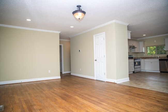 Building Photo - 2 Bedroom/ 2 Bathroom Rental in HollyPond ...