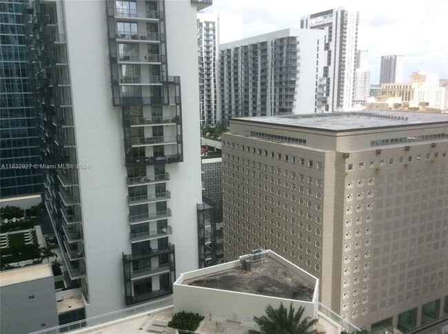 Building Photo - 300 S Biscayne Blvd