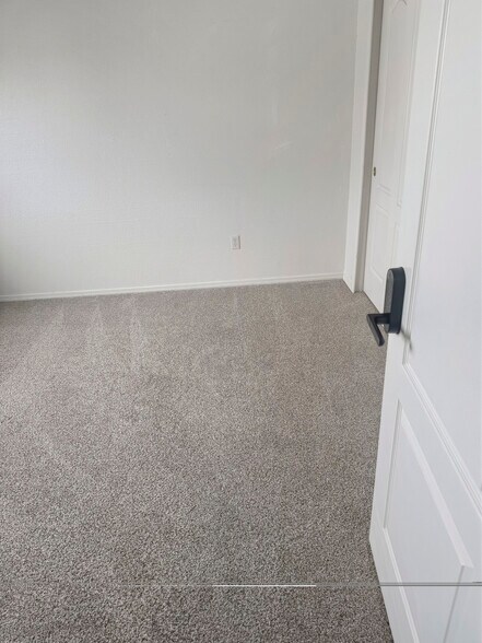Building Photo - 2060 Pinyon Jay Dr