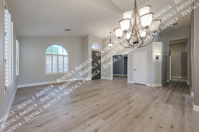 Building Photo - 6806 W Skylark Dr