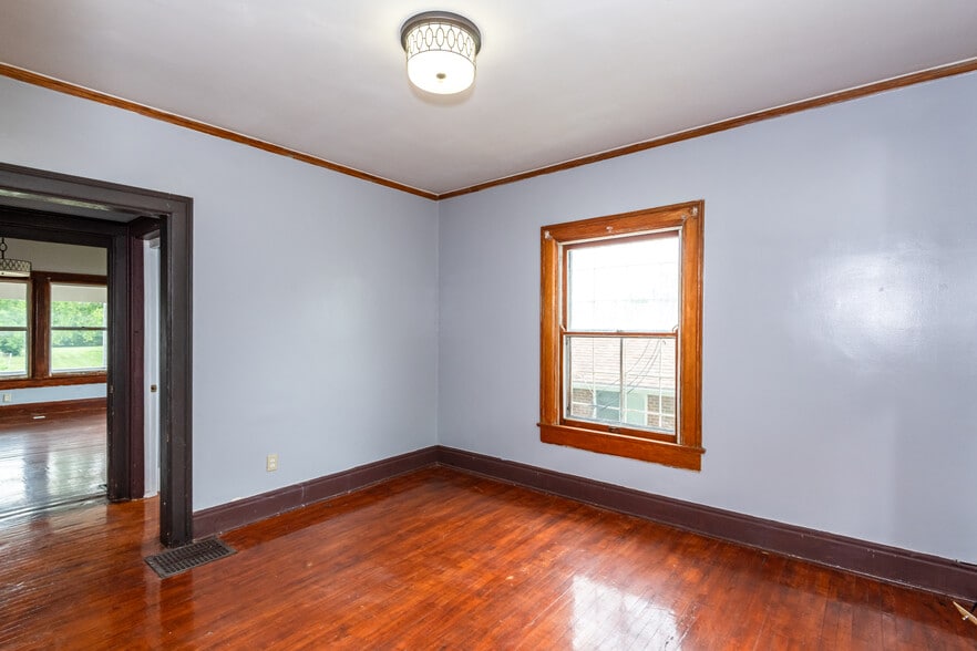 Building Photo - 3124 Lakeview Ave